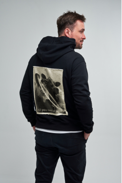 MIKINA S KAPUCÍ - KRAVIČKY